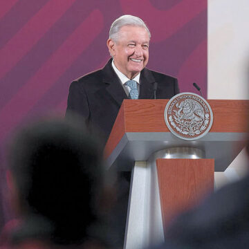 López Obrador califica de “racista” y “farsante” a Lorenzo Córdova