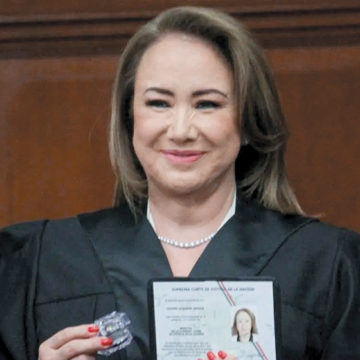 Se comprueba que Yasmín Esquivel plagió su tesis