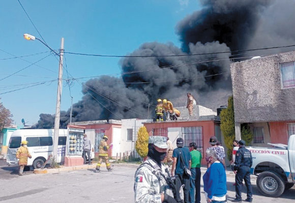Se incendian casas en Huehuetoca; denuncian que en una almacenaban combustible