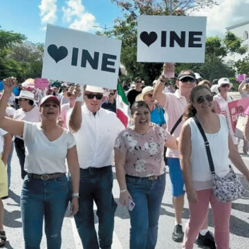 Cancún se une a la segunda marcha en defensa del INE