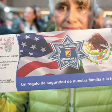 Mexicali inicia entrega de tarjetas de identificación infantil