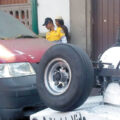 Operativo para retirar vehículos chatarra en alcaldía Miguel Hidalgo