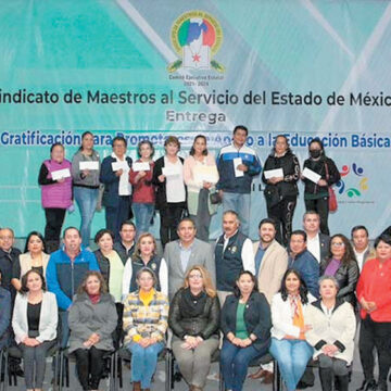 SMSEM entrega gratificaciones a magisterio de educación básica