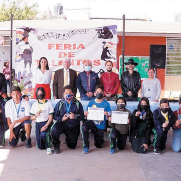 Acompaña Manuel Vilchis a jóvenes estudiantes en Feria de Talentos