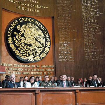 Celebran conmemoración del 106 Aniversario de la Constitución de 1917 en Querétaro