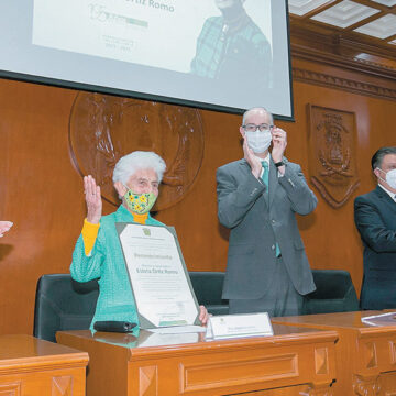 UAEMéx rinde homenaje a Estela Ortíz Romo, decana universitaria