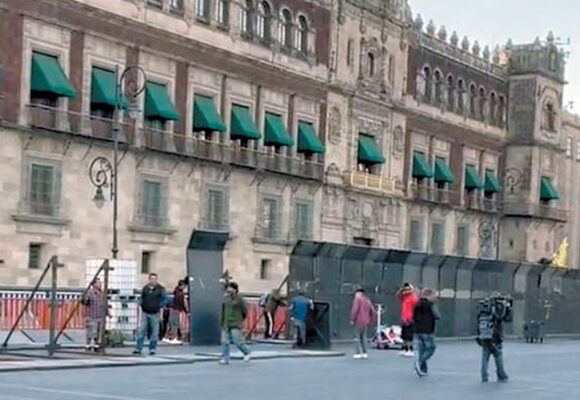 Amurallan Palacio Nacional en víspera de la Marcha del 8M