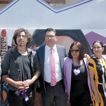 Inauguran mural contra la violencia ácida en Puebla