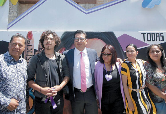 Inauguran mural contra la violencia ácida en Puebla