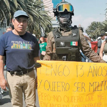 Manifestantes expresan apoyo a militares en movilización