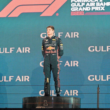 Max Verstappen triunfa en Bahréin y “Checo” es segundo