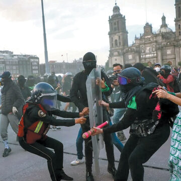 Policías capitalinas llaman a la no violencia contra las mujeres este 8 de Marzo