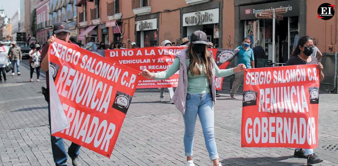 Se manifiestan contra verificación vehicular en el Congreso de Puebla