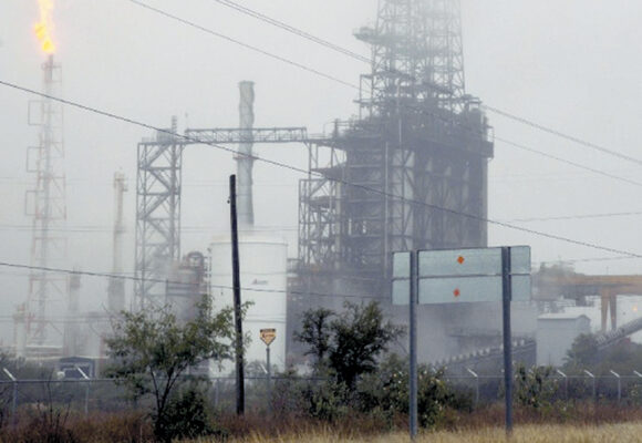 Gobierno de Nuevo León podría suspender refinería de Cadereyta