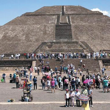 Miles de visitantes reciben el Equinoccio de Primavera en Teotihuacán