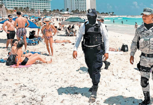 Pese a alarmas emitidas, spring breakers abarrotan playas de Cancún