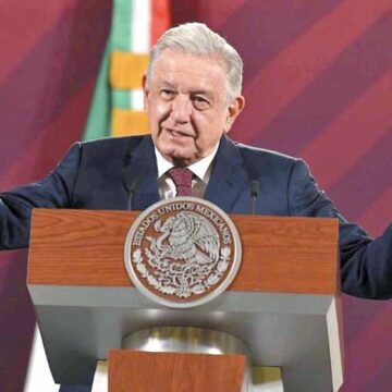 POR FALTA DE APAPACHOS Y AMOR SE DA LA DROGADICCIÓN: AMLO