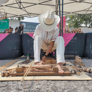 Reconoce IIFAEM labor de los y las artesanos en Edoméx