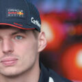 Vuelve a atacar Verstappen a ‘Checo’; cuestiona a Red Bull