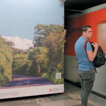 Colocan módulos itinerantes para prevenir suicidios en el Metro