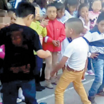 Padres de familia a favor de no poner corridos o reggaetón a niños en Culiacán