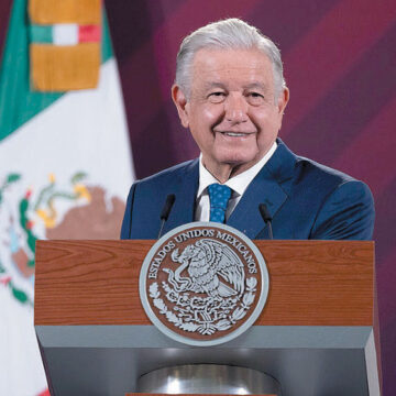 Pide López Obrador revertir suspensión a “Plan B” electoral