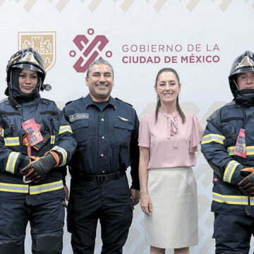 Agradece Sheinbaum al H. Cuerpo de Bomberos por su entrega