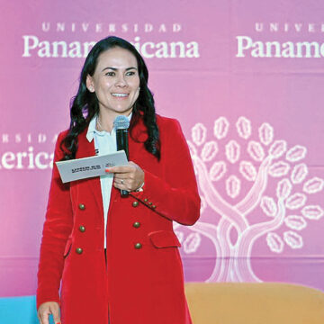 Alejandra del Moral ofrece incrementar becas e infraestructura