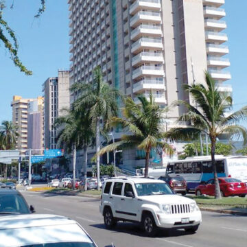 Hoteleros de la zona Tradicional de Acapulco se resisten a cerrar