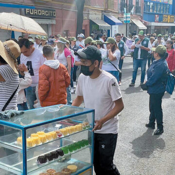 Trabajadores toman las calles de Toluca para exigir mejores condiciones laborales