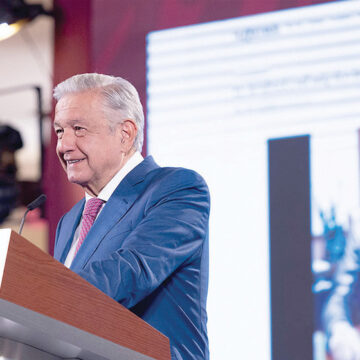 AMLO “ve con buenos ojos” que Grupo México compre Banamex