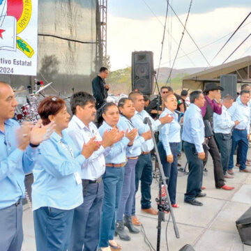 Emotivo festejo del SMSEM para maestros en su día