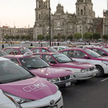 Taxis advierten de movilización en el Zócalo la mañana de este lunes