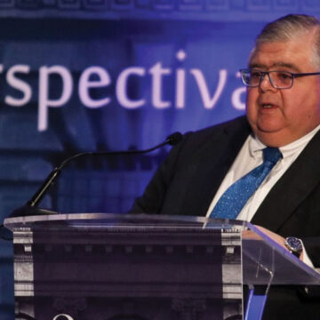 Carstens advierte riesgo de una “inflación persistentemente elevada”