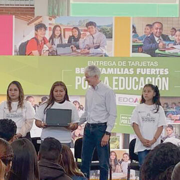 Entrega del Mazo infraestructura para la Universidad Politécnica de Texcoco, becas y laptops para estudiantes mexiquenses