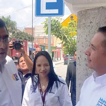 Gobernador de Puebla entrega patrullas a San Andrés Cholula