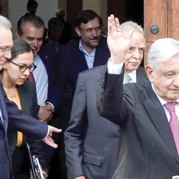 EMPRESARIOS SE COMPROMETEN CON AMLO A INVERTIR 30 MIL MDD EN EL PAÍS