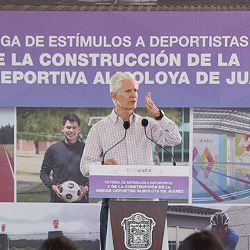 Entrega Del Mazo Unidad Deportiva de Almoloya de Juárez, además de estímulos económicos a deportistas mexiquenses