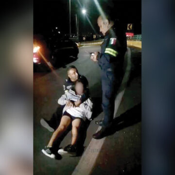 Mujer intentó atentar contra su vida; es auxiliada por policías estatales