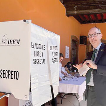 Participa rector Barrera Díaz en los comicios electorales del Edoméx