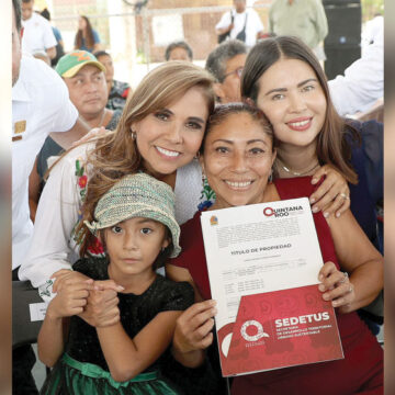 Con entrega de títulos, Mara Lezama da certeza jurídica a familias de Quintana Roo