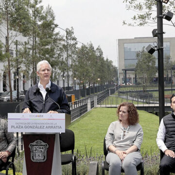 Entrega Alfredo del Mazo la Plaza González Arratia renovada