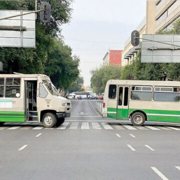 Transportistas denuncian malversación de recursos por parte de Semovi