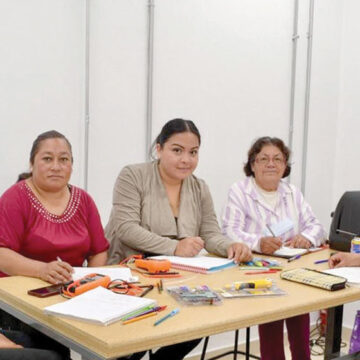 Ofrecen talleres de electrónica e instalaciones hidráulicas en Ciudades Mujeres