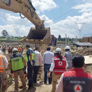 Deja 3 muertos derrumbe de construcción en la caseta de cobro en La Hortaliza