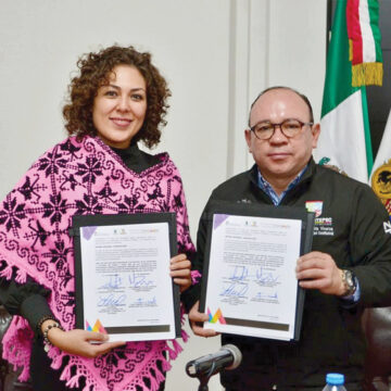 Entregan a locatarios de Zinacantepec placas del programa Espacio Seguro, Espacio Naranja