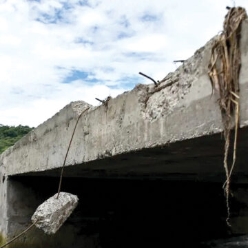 Rutas de evacuación de Laguna Verde en mal estado, advierte alcalde de Alto Lucero