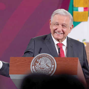 AMLO pide revisar “con mucha seriedad” facultades del INE y TEPJF