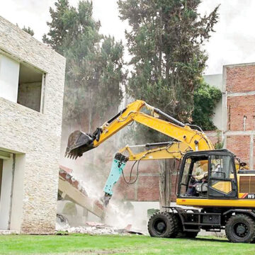 Derrumban Casa de Gobierno de Hidalgo tras 63 años de servicio