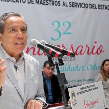 Entrega Marco Aurelio Carbajal consultorios odontológicos en Ixtapan de la Sal y Jilotepec